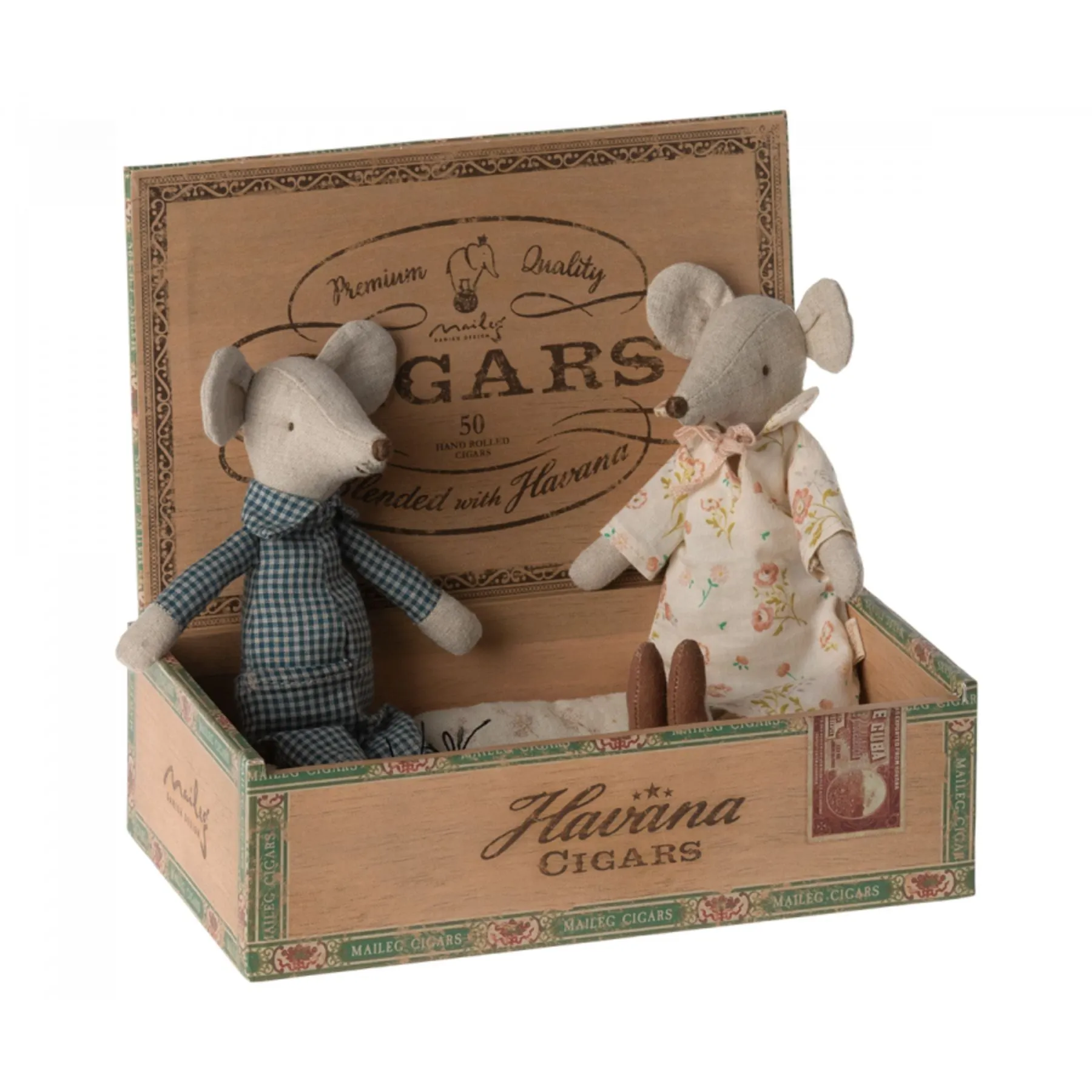 Grandma   Grandpa Mice in Cigarbox