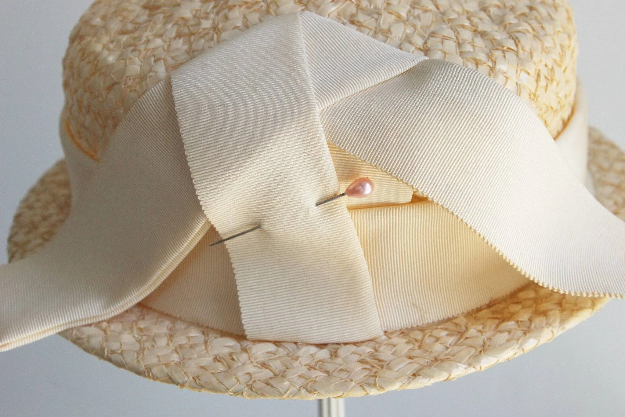 Vintage 1950s Straw Hat with Ivory Grosgrain Ribbon Trim and Hat Pin