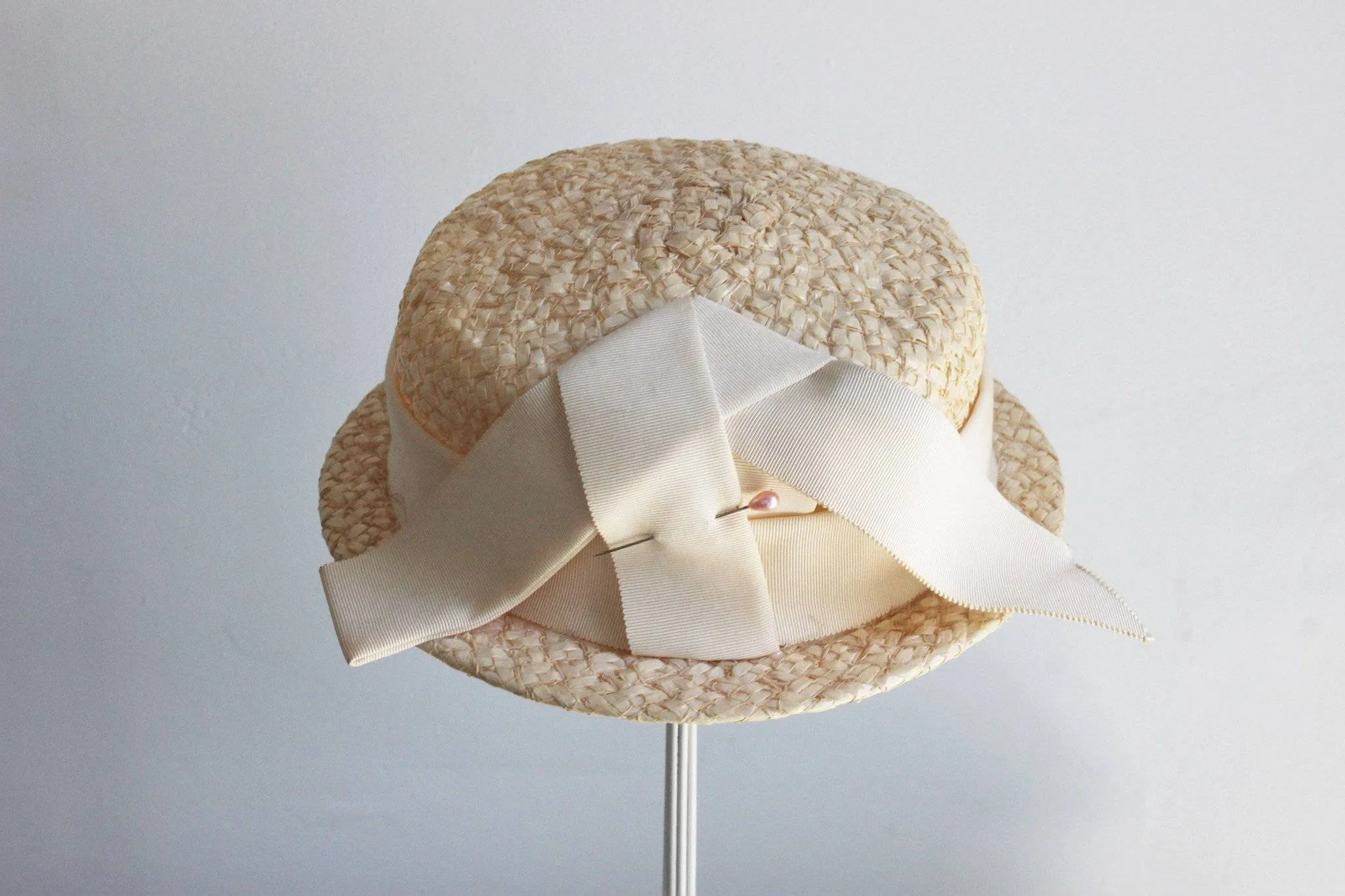 Vintage 1950s Straw Hat with Ivory Grosgrain Ribbon Trim and Hat Pin