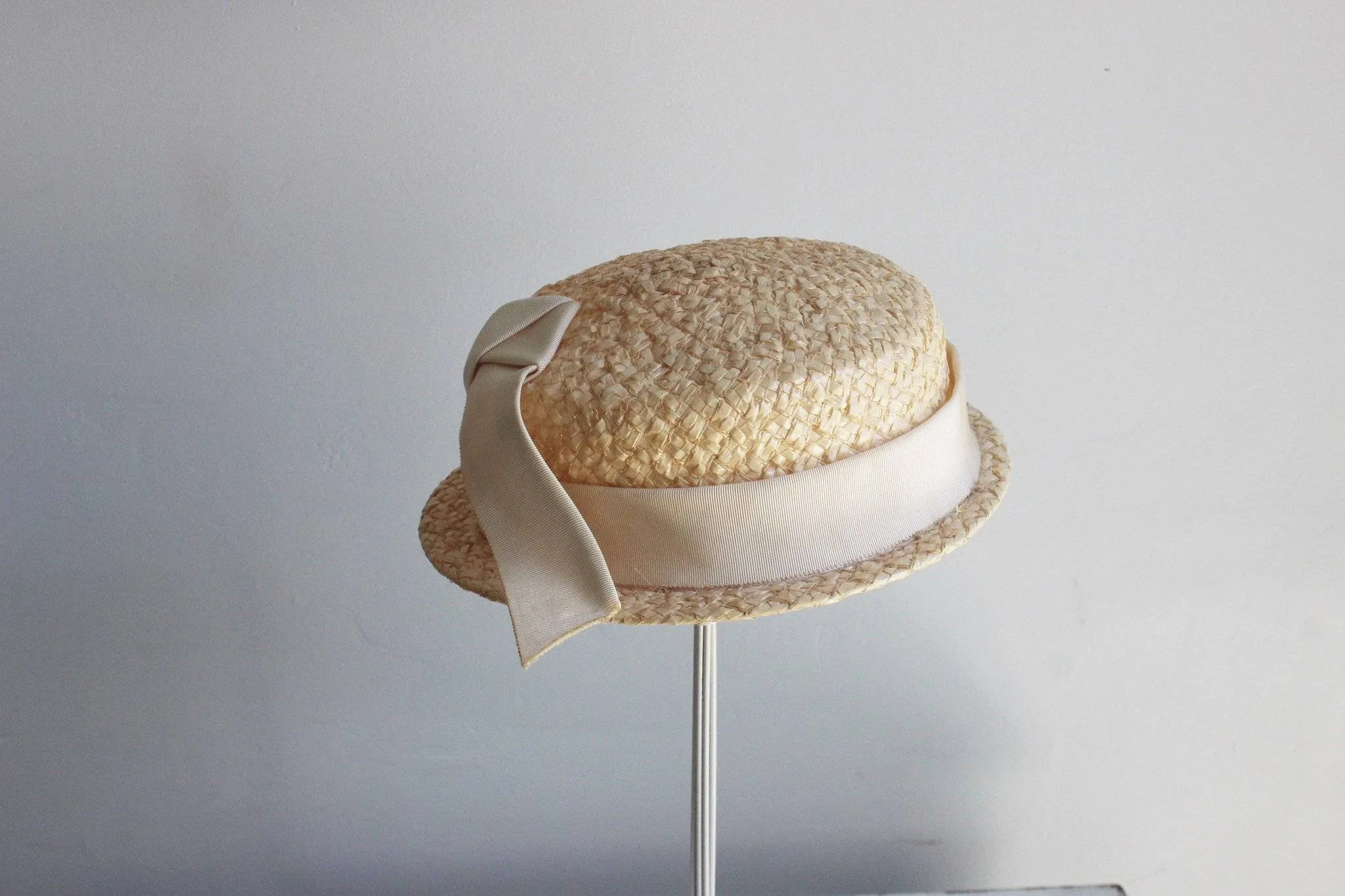 Vintage 1950s Straw Hat with Ivory Grosgrain Ribbon Trim and Hat Pin